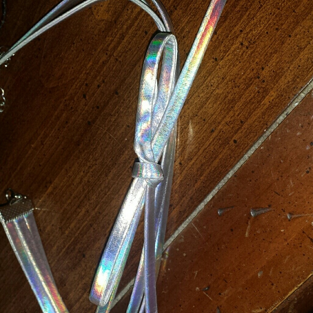 Hollographic Choker